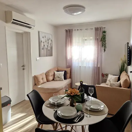Duje Apartment *