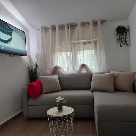 Duje Apartment *